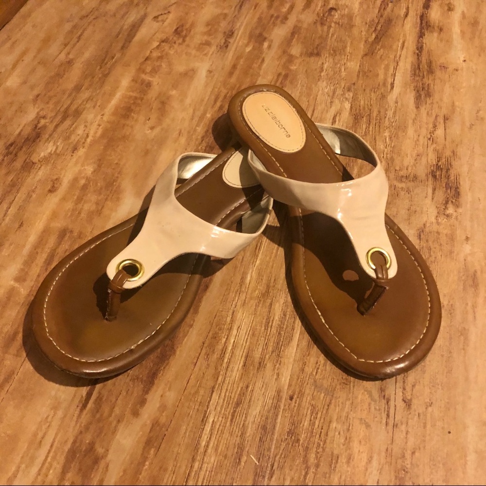 Liz Claiborne 8.5 Cream/Brown Patent Sandals